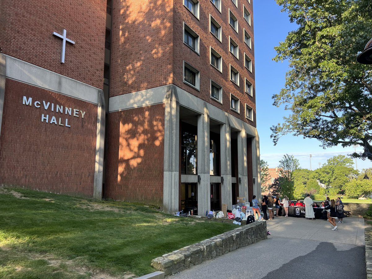 ProvidenceCol's tweet image. It’s a beautiful day to move into Friartown! Welcome home, #PC2027!