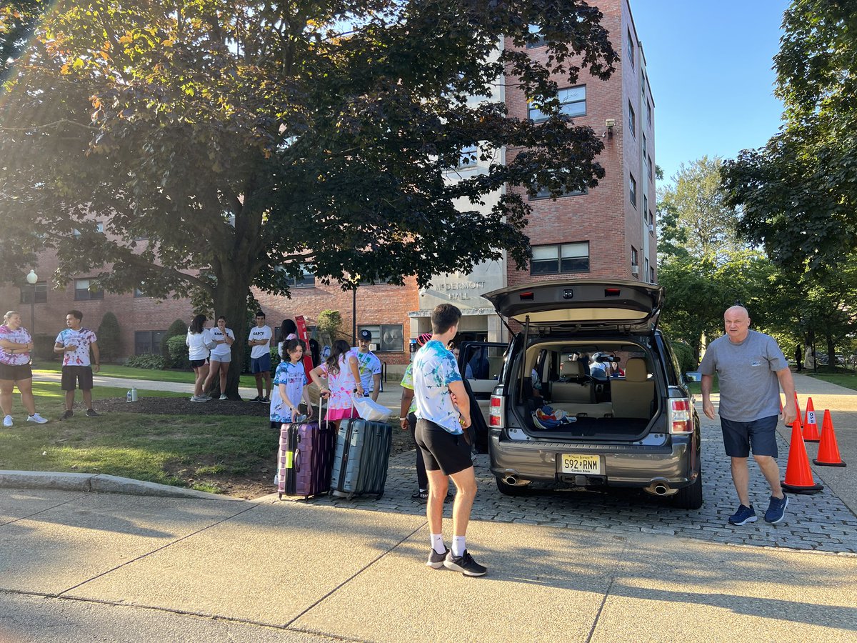 ProvidenceCol's tweet image. It’s a beautiful day to move into Friartown! Welcome home, #PC2027!