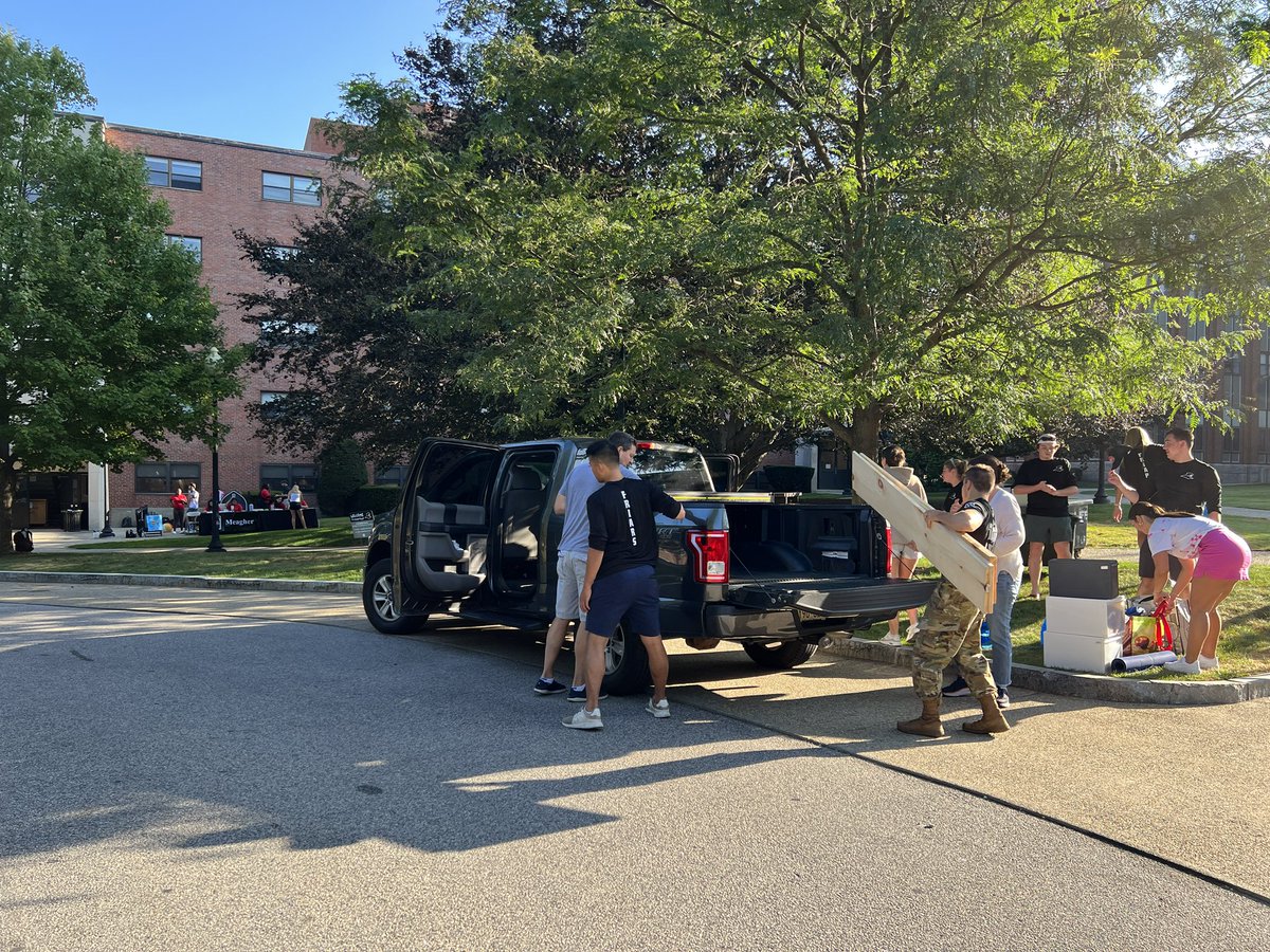 ProvidenceCol's tweet image. It’s a beautiful day to move into Friartown! Welcome home, #PC2027!