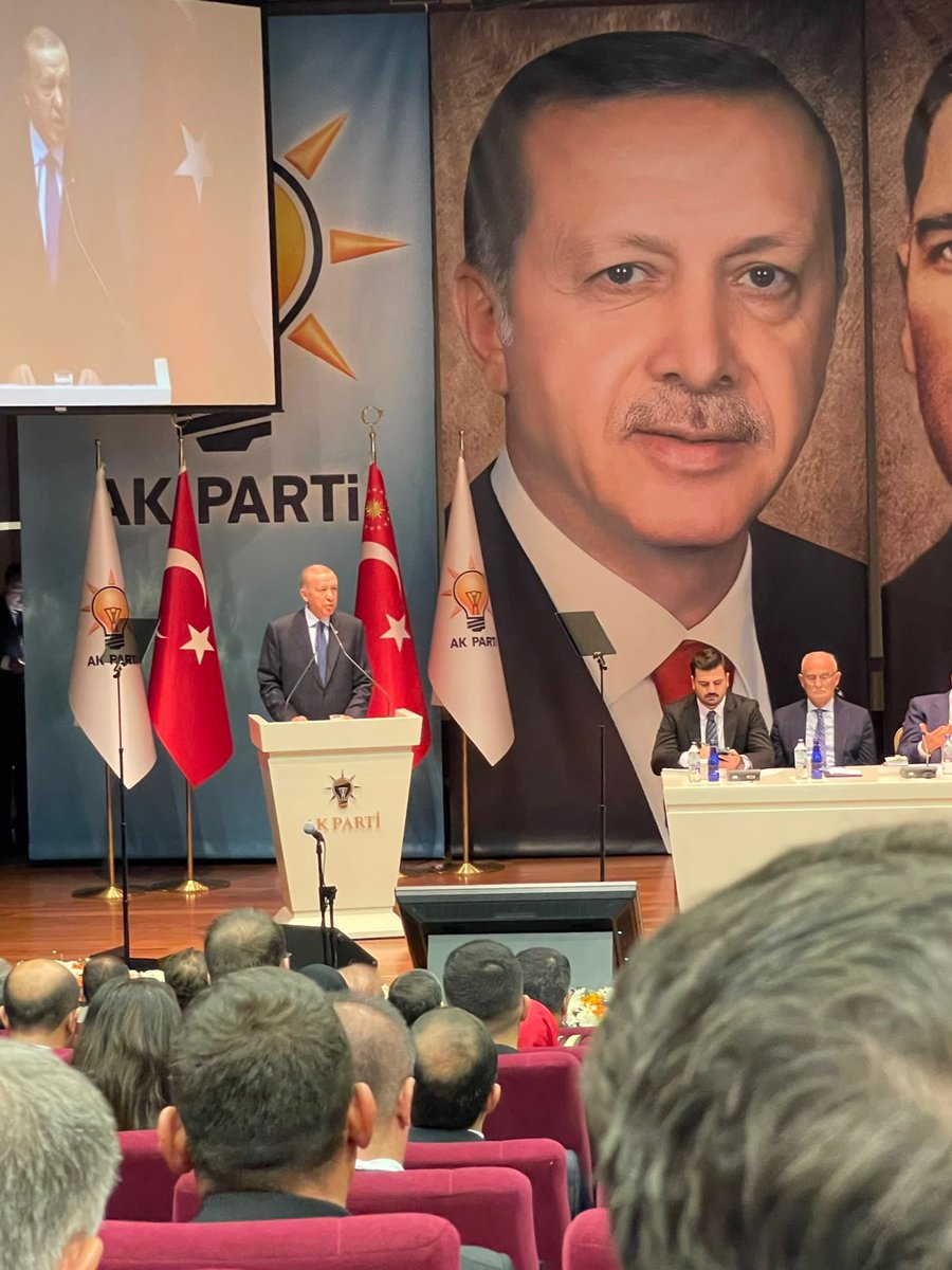 akgenclik025's tweet photo. Cumhurbaşkanımız @RTErdogan başkanlığında gerçekleştirilen 162. Genişletilmiş İl Başkanları Toplantımıza İl Başkanımız @avibrahimK, EBB Başkanımız @mehmetsekmen, Kadın Kolları Başkanımız @celikdenizayse ve Gençlik Kolları Başkanımız @gkocaaliler katılım sağladılar. https://t.co/MZdXe7h8w8