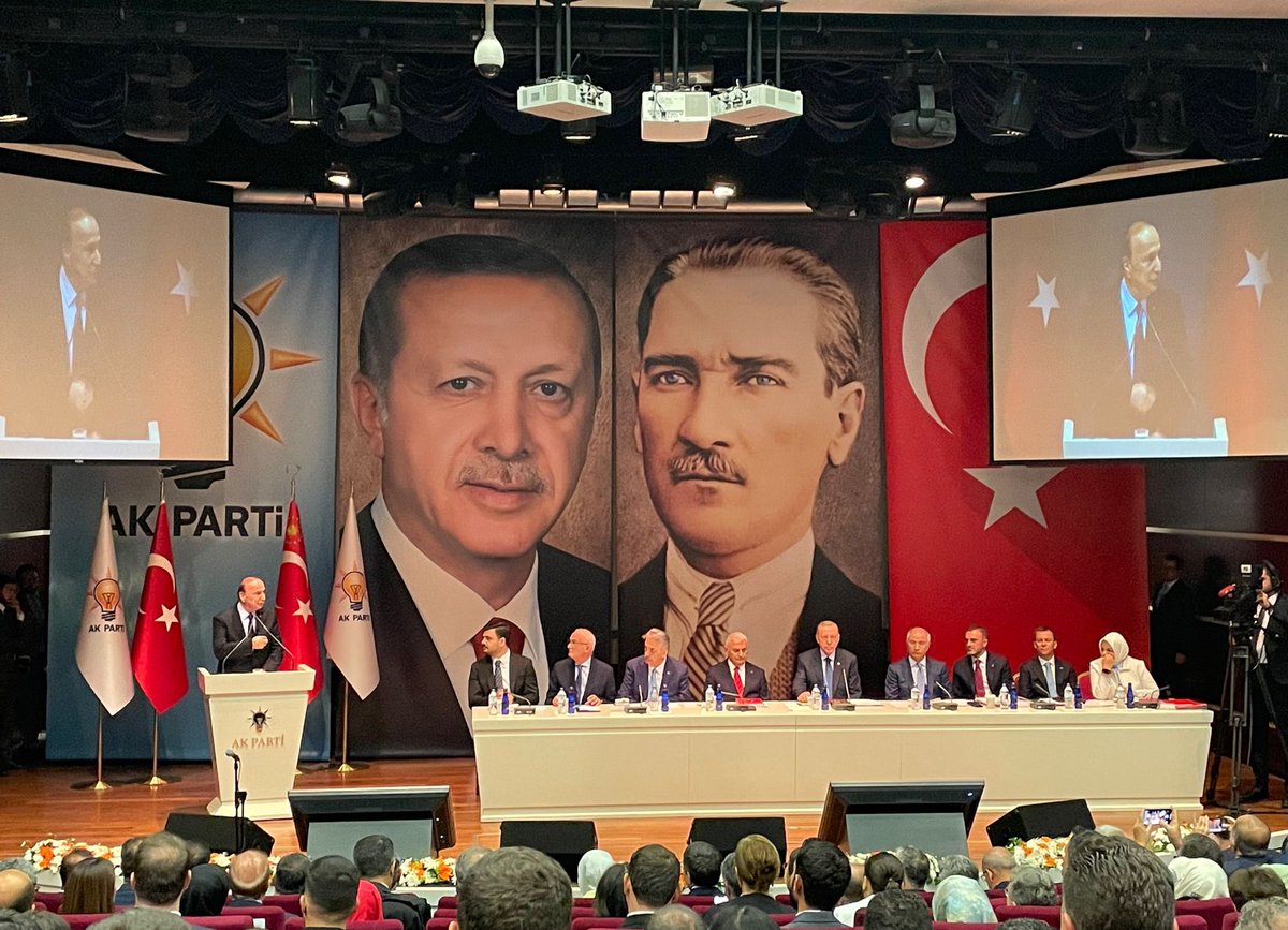 akgenclik025's tweet photo. Cumhurbaşkanımız @RTErdogan başkanlığında gerçekleştirilen 162. Genişletilmiş İl Başkanları Toplantımıza İl Başkanımız @avibrahimK, EBB Başkanımız @mehmetsekmen, Kadın Kolları Başkanımız @celikdenizayse ve Gençlik Kolları Başkanımız @gkocaaliler katılım sağladılar. https://t.co/MZdXe7h8w8