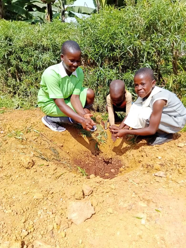 Instilling behaviors that respect and promote Environmental conservation is imperative. Achieving the 80%of the #SDGs requires massive engagement of young people. They have the capacity to influence their peers with  positive thoughts.

#LifeLessons 
#lifeonland 
#Gooddeeds