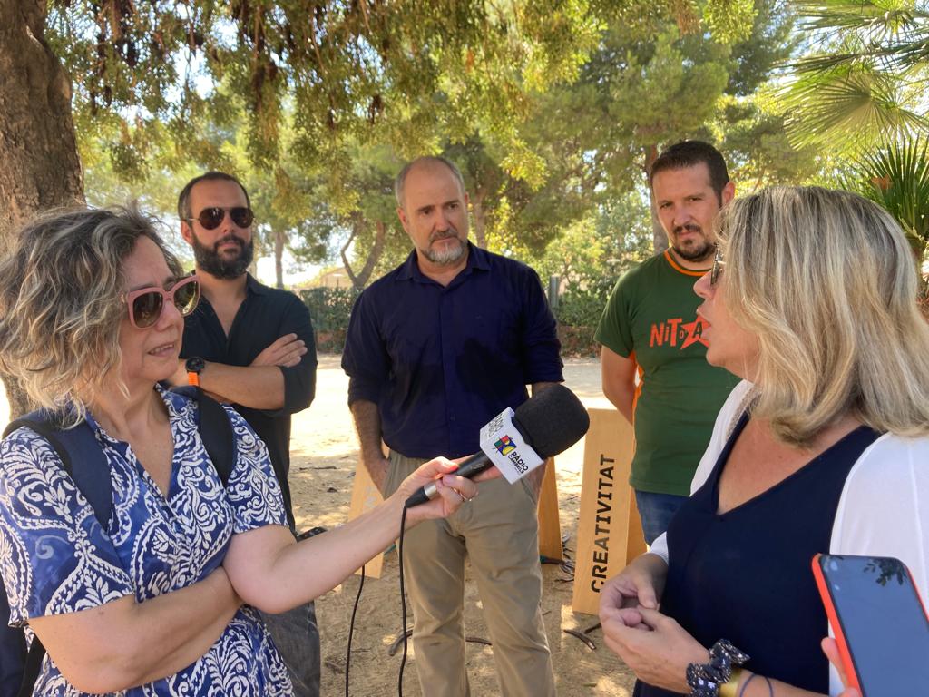 ajcambrils's tweet photo. ATENCIÓ CIUTADANA I JOVENTUT | 📷 L’alcalde de Cambrils, Alfredo Clua i la regidora d’Atenció Ciutadana i Joventut, Laura Mellau han participat avui en l’acte de presentació de la Nit d'Artistes de Cambrils, organitzada per l’Associació Nit d’Artistes de Cambrils.

#Cambrils https://t.co/TncrLWR8QV
