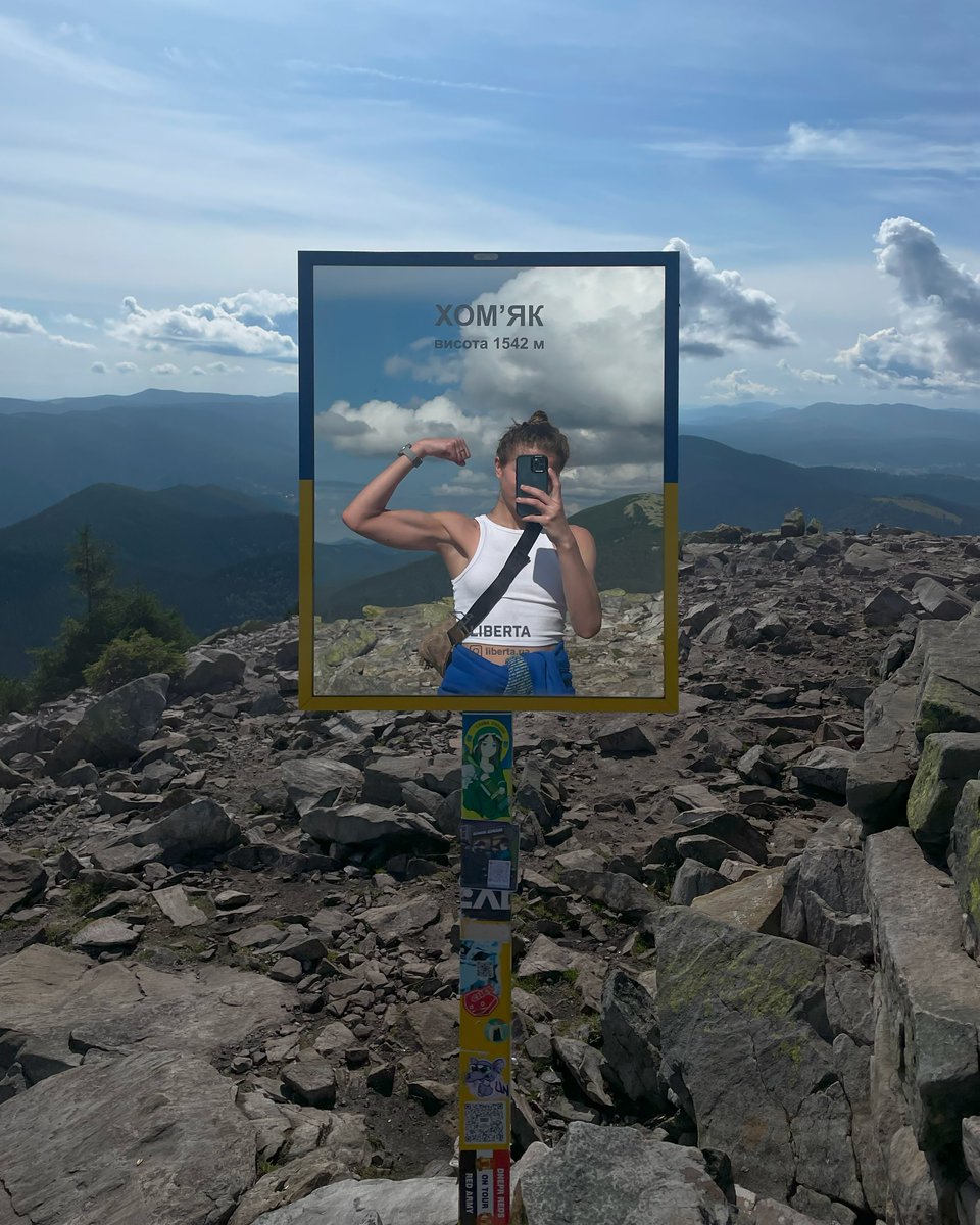 Peak.

#arm #bicep #bicepflex #bicepgirl #biceppeak #bigarm #carpathian #carpathianmountains #carpathians #girlswithbiceps #khomyak #khomyakmountain #mirror #mirrorselfie #mountainpeak #mountainpeaks #ontop #ontopofthemountain #peak #shoulder #tonedarms #ukraine