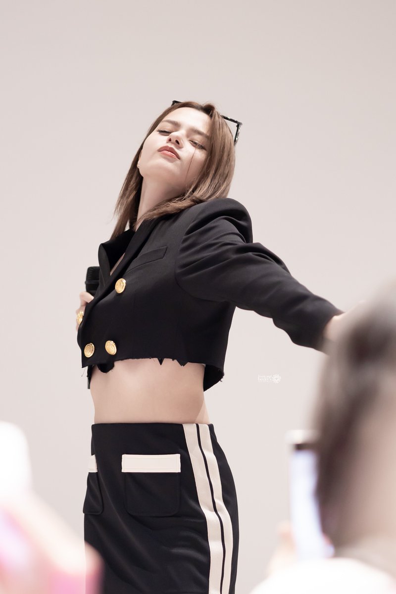 รุนแรงไปมั้ย..🥹

#GentleMonsterxBecky
#beckysangels