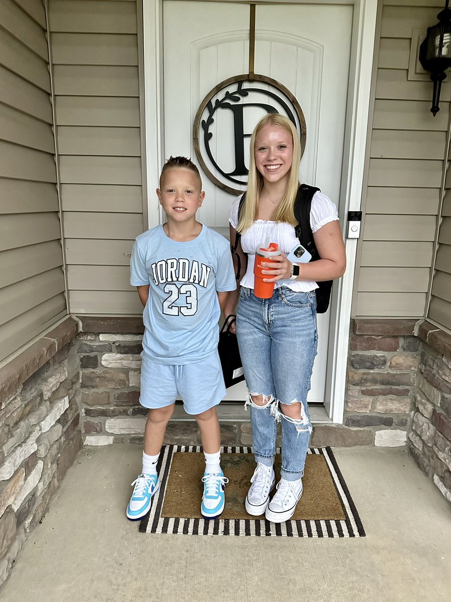 Bradley kids are back to school 🚌✏️📓♥️🖤