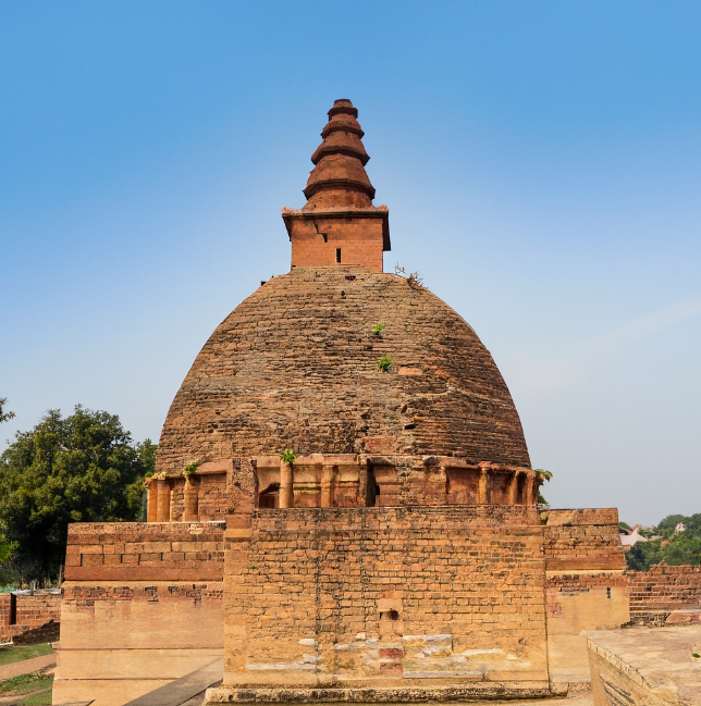 In the heart of Bihar lies a village, Kesaria, home to the world's tallest brick stupa. Its towering presence narrates stories of ancient architects' precision and dedication. A masterpiece of antiquity. 🧱🏯 #KesariaStupa #ArchitecturalMarvels