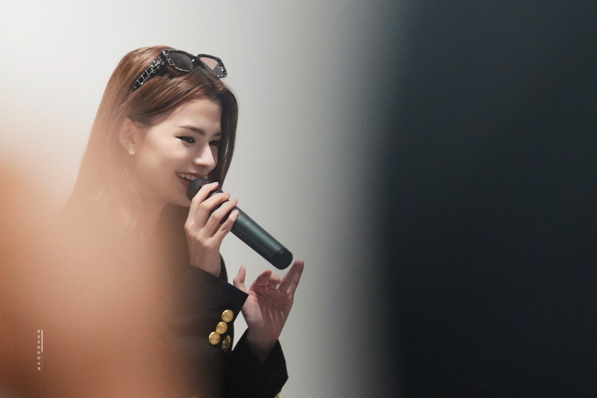 See You Next time naka

GM x BECKY 
#GentleMonsterxBecky
#Beckysangels