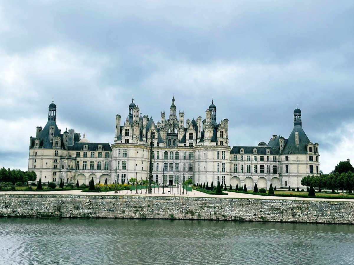 ysdaymi's tweet photo. @domainechambord was cloudy &amp; sometimes sunny on 1 July 2023 #chambord happy to visit this beautiful castle, merci https://t.co/dg7hAfkFNI