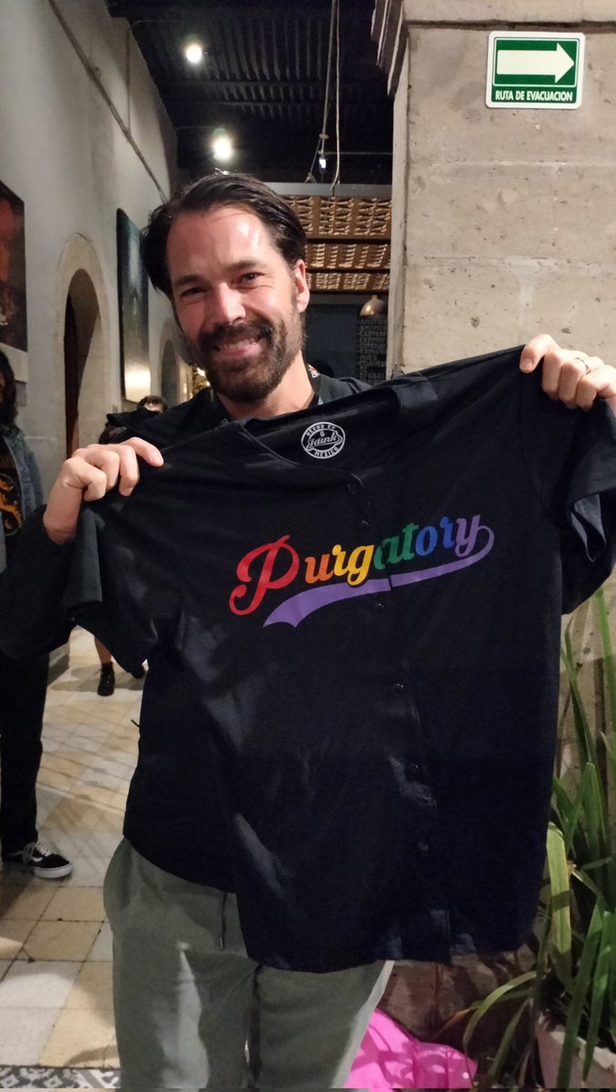 B_Earper's tweet photo. Thanks to the universe for letting me meet this incredible human being.... @realtimrozon it was an honor to meet you and I hope you come back soon to Mexico. #WynonnaEarp #E4L #PurgatoryJack #TimRozon https://t.co/zGT6c7Rkdy