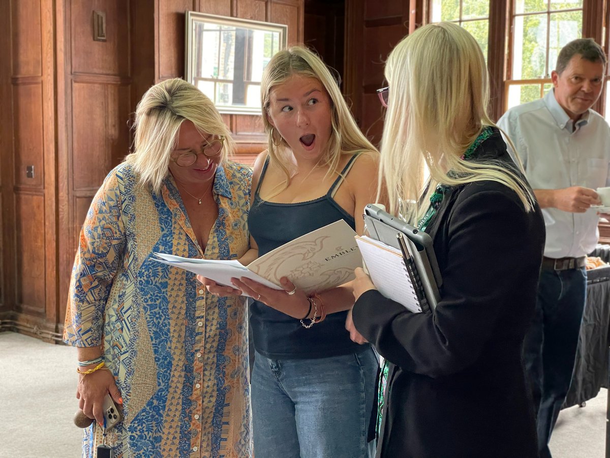 EmbleyHampshire's tweet image. Congratulations to our amazing #Year11 students on their #GCSE results! 👏 We are so proud of all their brilliant achievements and we cannot wait to see them continue to learn and grow! ✨👍 #theembleyway #gcseresults #gcses2023 #romsey #hampshire