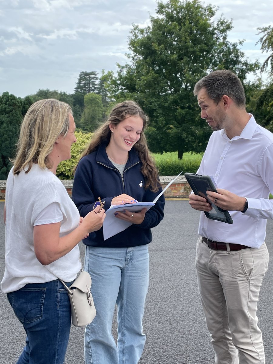 EmbleyHampshire's tweet image. Congratulations to our amazing #Year11 students on their #GCSE results! 👏 We are so proud of all their brilliant achievements and we cannot wait to see them continue to learn and grow! ✨👍 #theembleyway #gcseresults #gcses2023 #romsey #hampshire