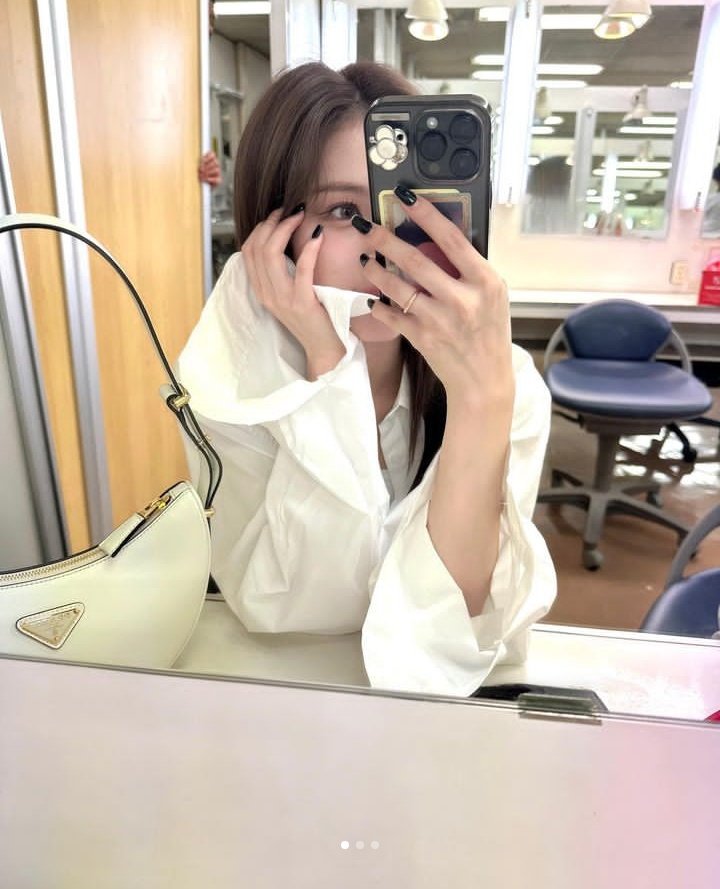 in_ys_km_pm_922's tweet image. やぁ〜、かわいい&amp;lt;(￣︶￣)&amp;gt;
さなちゃん視点のミサモ頂きました🤍
ももりん視点も待ってる.....
最後の韓国語の翻訳してもちゃんと出てこなかったんだけど誰か分かる方教えて欲しいです🙏
#MISAMO #MISAMO_DoNotTouch
#Masterpiece #MINA #SANA #MOMO
#Venue101_with_MISAMO 
#Venue101