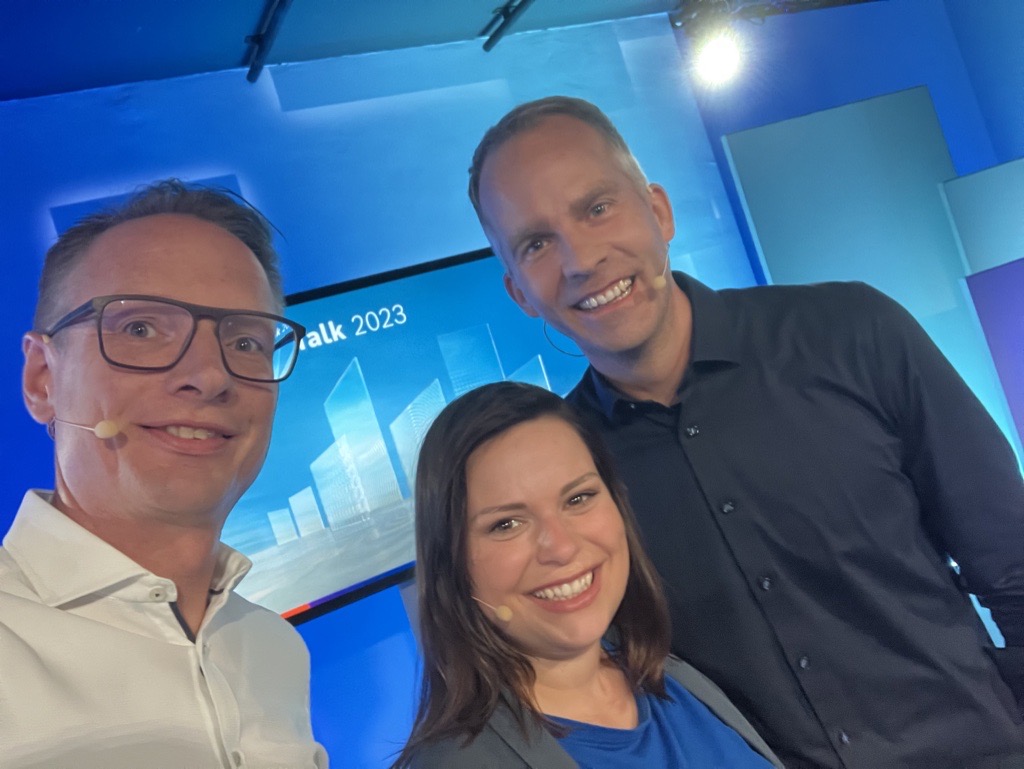 BoschPresse's tweet photo. Uuund Action 🎬! Unsere Experten Christoph und Sven von Cross-Domain Computing Solutions bei @BoschGlobal und unsere Kollegin Jenni von @BoschPresse sind bereit für den Bosch Tech Talk. Immer her mit euren Fragen! #BoschIAA #IAA2023 @VDA_online https://t.co/6k9NF49752