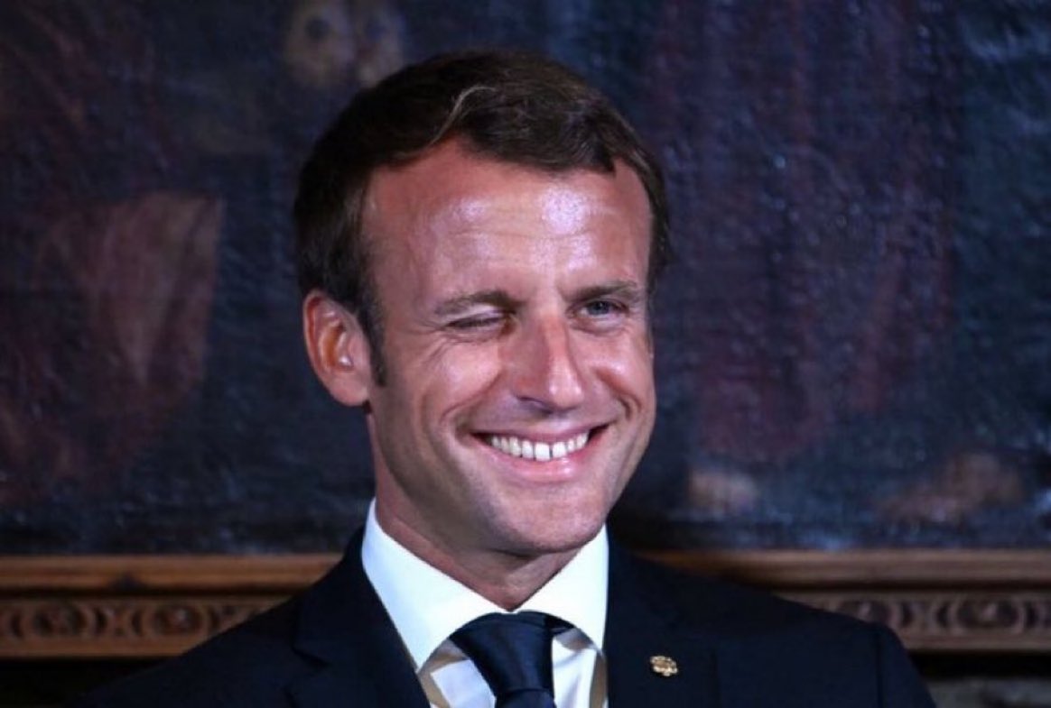 On apprend que Macron, qui va faire bosser les Français deux ans de plus, va toucher sa retraite de Président, 6.000 euros par mois, dès 2027 alors qu’il n’aura que 50 ans…😳 Elle est pas belle la vie?😡