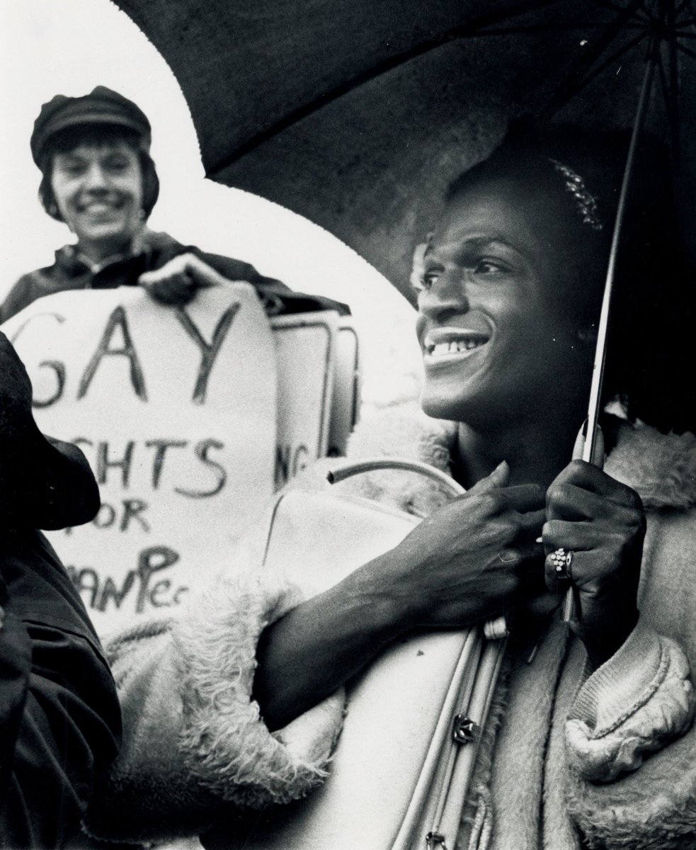 radio__zek's tweet photo. Il #24agosto 1945 nasce Marsha P. Johnson. Avrebbe compiuto oggi 78 anni l’attivista protagonista dei moti di Stonewall del giugno 1969, che hanno cambiato la storia del movimento #LGBT. 

Happy birthday Marsha 🙏🌈 https://t.co/29lFR2AvB5