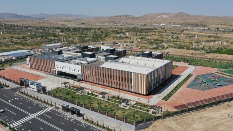 AzEmbSpain's tweet photo. Normal life returns to the liberated #Fuzuli after years of #Armenian #occupation.
#Azerbaijan revived the city, once being ruined for almost 30 years by #Armenia, in just 3 years.
To compare 2 faces of Fuzuli - period of 🇦🇲 occupation vis-a-vis 🇦🇿 rehabilitation
#IDPsReturn #HomeComing