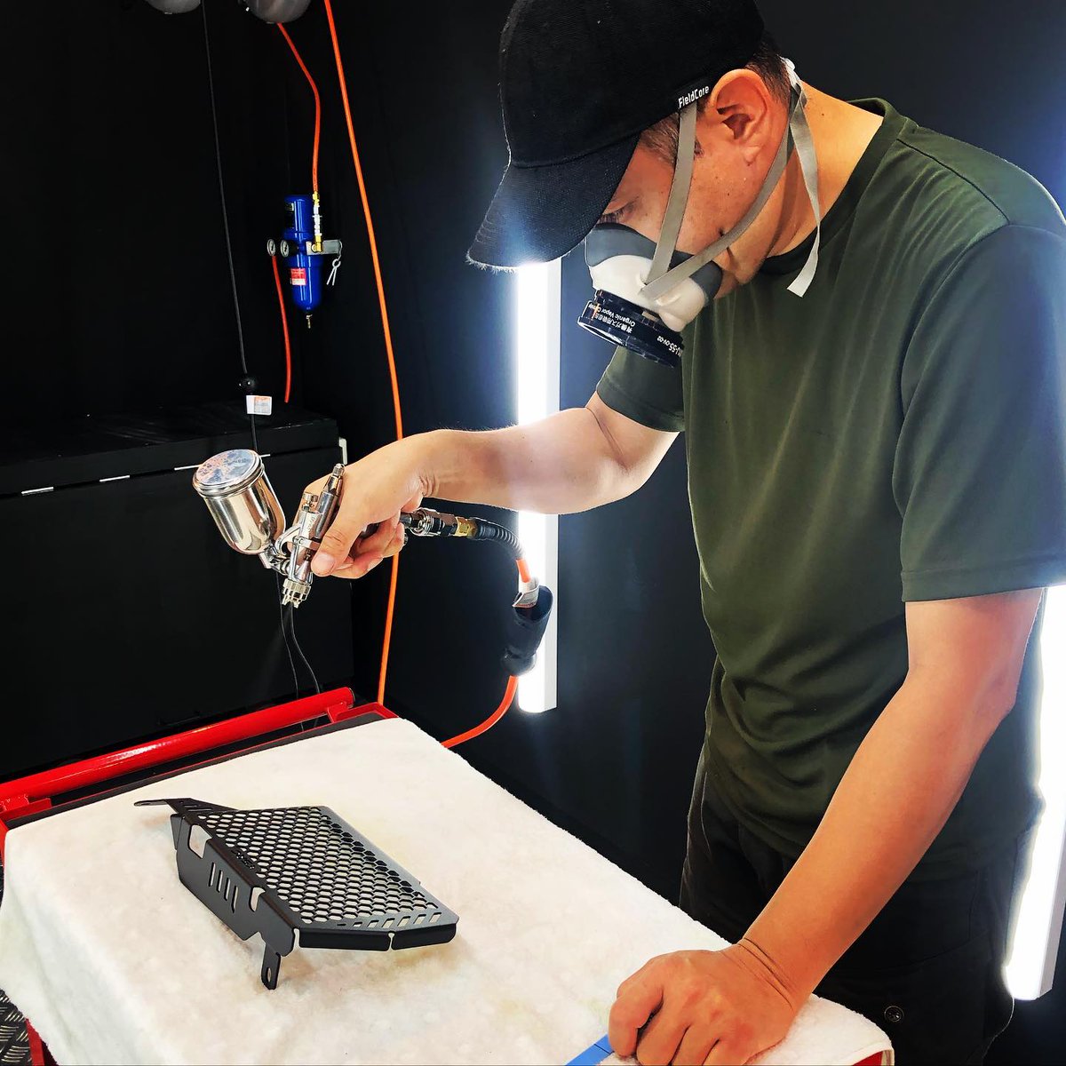 yebisu_moto's tweet photo. CR-1 glasscoating ラジエターガード単品施行 ✩.*˚
クリーンルーム換気能力を大幅に改善してから初施行 ( ˶'ᵕ'˶)施行中も大気状態良好♡
参考 CR-1ガラスコーティング単品施行価格(親水液洗浄、脱脂作業含む)
オフロードラジエターガード 30x20cm=600cm²(表面施行) 3300円(税込)
#cr1 #glasscoating https://t.co/Ba8Q5bYCwn