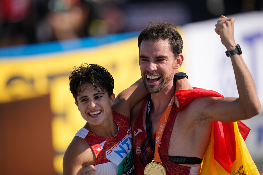 rtvenoticias's tweet photo. 🔴Histórico:  María Pérez y Álvaro Martín, campeones del mundo de 35 km marcha https://t.co/7xoJ06ogTJ https://t.co/yqiRoqosbd