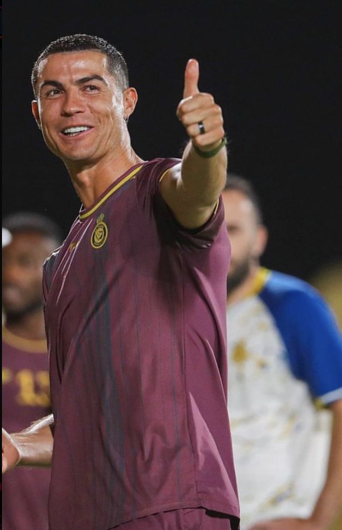 If Olamide &amp; Ronaldo are your GOATs 🐐 like and retweet🔁 this let's follow you 🤗