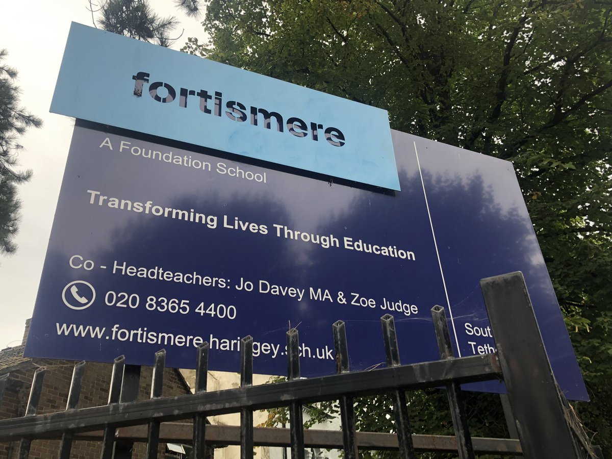 haringeycouncil's tweet photo. We are here at Fortismere, where pupils are gathering at the South Wing as they await their exam envelopes on this #GCSEResultsDay.
Good luck to all the #Haringey youngsters who are finding out their grades this morning.
From #Tetherdown to #Tottenham, we wish you all the best! https://t.co/LulKytNRGU