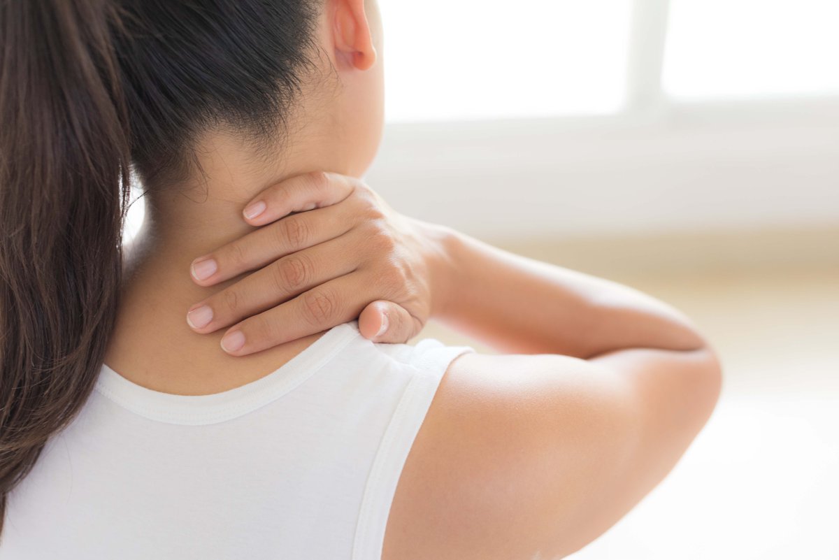 EUROSPINESoc's tweet photo. #PatientLineThursday
What are the common causes of whiplash injuries? Whiplash injuries can occur due to various reasons, such as car and motorcycle accidents, sudden hits or falls for example. 
Find out more about symptoms, tests, and recovery time: https://t.co/1W525W9kKw https://t.co/JTNhuCOsvN