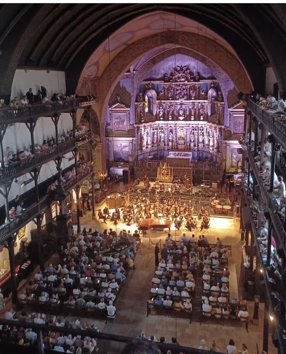 PianosBalleron's tweet photo. Concert d’ouverture du @FestivalRavel 2023 hier soir avec @OrchestCElysees direction @LouisLangree et au piano Pleyel 1905 de la #CollectionBalleron @ChamayouB . Saint-Saëns concerto no5 l’Egyptien. Symphonique no3 avec à l’orgue Vincent Wargnier. Tout était magique ! 👏👏👏 https://t.co/aJvjn5IZuf