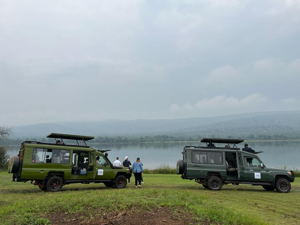 makariosafaris's tweet photo. A dependable safari car is vital for a safe and enjoyable experience. The guide, particularly a good driver-guide, knows and bears the responsibility of its maintenance. They have it serviced regularly, ensuring comfort, wildlife viewing, and safety. #SafariEssentials #Travel https://t.co/yRreXzTQwt