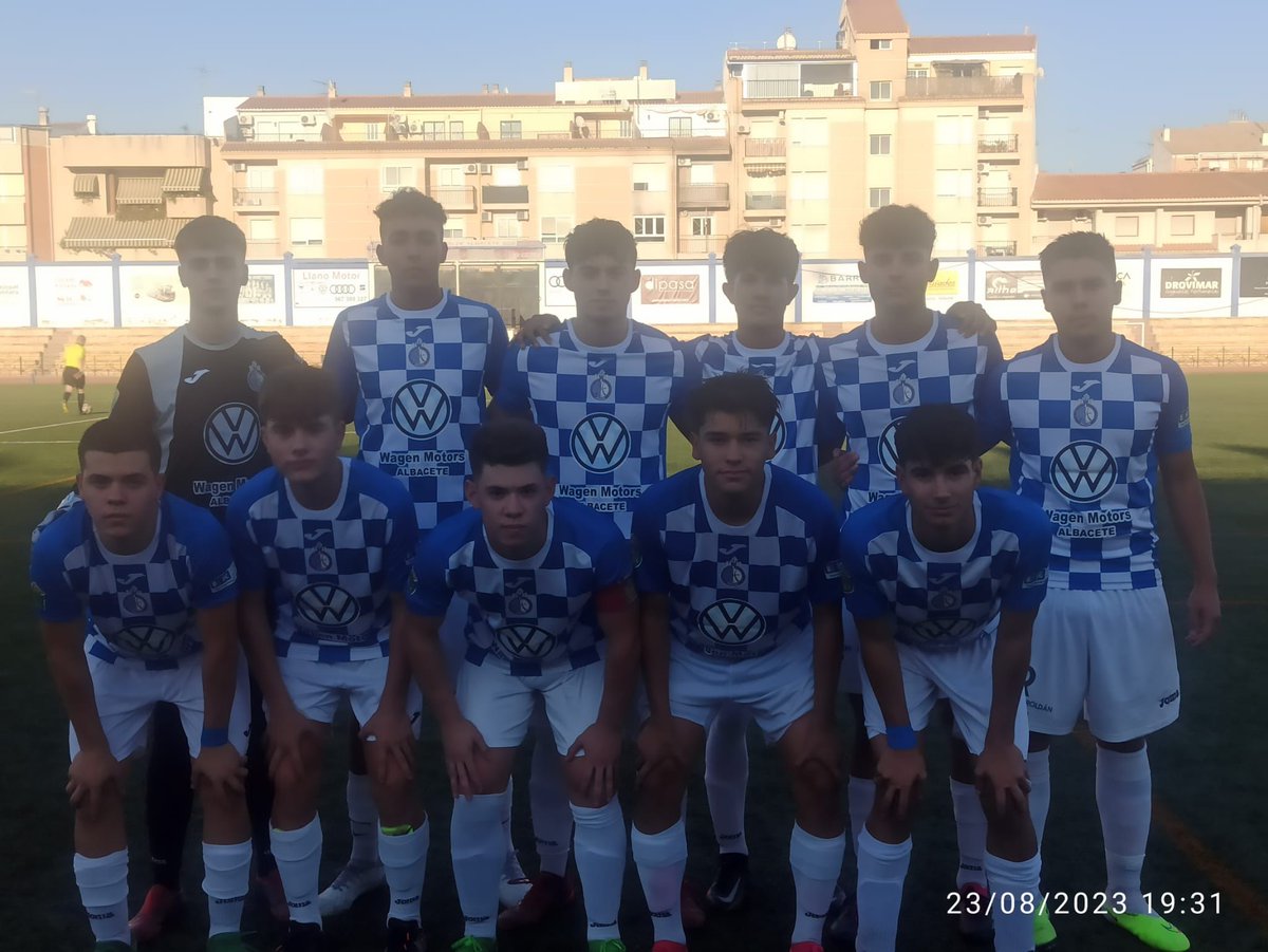 El Hellín Juvenil Preferente empata a dos en Santa Ana, con doblete de Dani, en un nuevo test de pretemporada ante la Balompédica Albacete del Provincial. Mañana le espera, también en casa, el Cieza del Nacional.