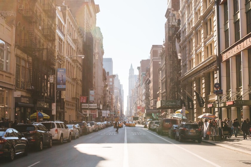 xataka's tweet photo. Nueva York frena Airbnb con la receta perfecta: volver a la filosofía original de los 'Bed and Breakfast' https://t.co/Kb9m0u3xm5 https://t.co/0LVej6AIiM
