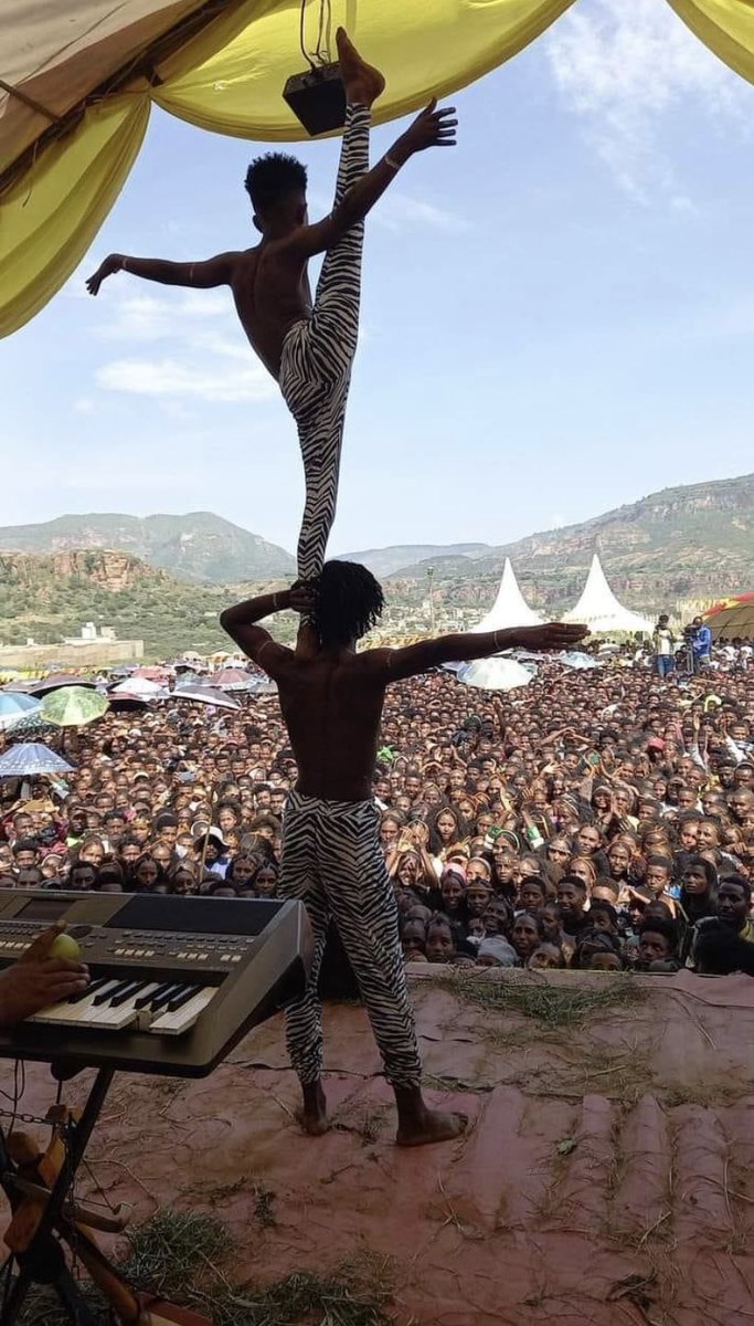 ኣብ ካልእ ሃገር ከይመስለኩም ✊
ኣብ ትግራይ ዓዲ ራእሲ ኣሉላ ተምቤን ዓብይ ዓዲ እዩ ብደቂ ራእሲ ኣሉላ ዓደይ ዓዲ ዓበይቲ ሙሉእ ሰላምኻ ይመለስ ህዝበይን ዓደይን 2015  
ኣብ ባዓል ኣሸንዳ ዓዲ ጀጋኑ ኹሉ የጥዕመሎም ኹሉ ይኽእሉሉ #AshendaTigray