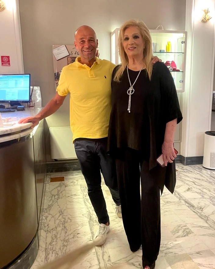 HREsplanade's tweet photo. L'Estate continua a #Viareggio con la simpatica e sorridente Iva Zanicchi in tournée alla @LaVersiliana 

@ivazanicchi #IvaZanicchi #Musica #Eleganza #Versilia #Estate2023 @HREsplanade https://t.co/eSVC3UMZom