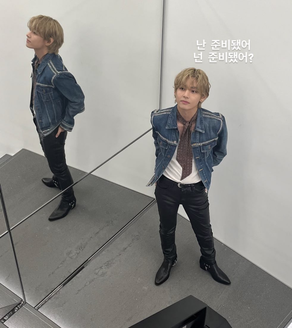 V of BTS in new photo.