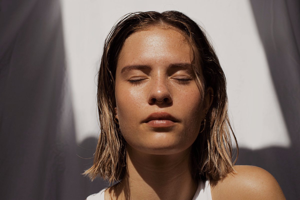 feiscbeauty's tweet photo. How often do you exfoliate?

You should exfoliate your skin one to two times per week to remove dead skin cells and reveal a fresh, radiant complexion. It is important to choose a gentle exfoliator that works for your skin type and avoid over-scrubbing.

#SkincareTip #HealthySkin https://t.co/dlVDRSYKXm