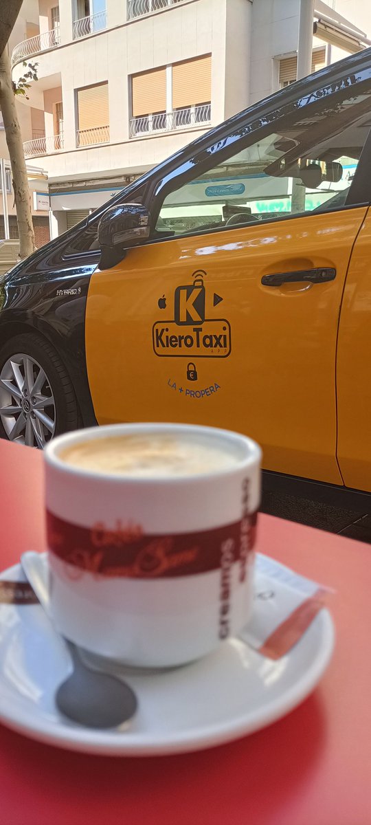 Empezando la jornada con un buen café con leche para poder llevar a nuestros clientes con la mayor profesionalidad y amabilidad. #urbanradiotaxi #kierotaxi #FelizJueves #Barcelona #taxibarcelona #taxidrivers #lamespropera #lamesjove