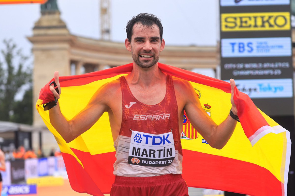 Runners_Norte's tweet photo. Guau!!! 🇪🇸🥇 ¡¡¡¡ #AlvaroMartin  campeón del mundo de 35 km marcha!!!!

#wabudapest23 #masQueCorrer #atletismo #SomosNorte #RunnersNorte https://t.co/rDIj3bOVST