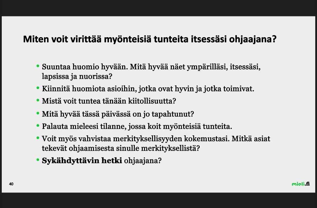 laarako's tweet photo. Webinaareissa  vuorossa lasten ja nuorten mielenterveyden tukeminen. Meillä on oikeasti valtavan merkityksellinen rooli harrastuksien parissa turvallisina aikuisina lasten ja nuorten keskellä. Mikä on sun sykähdyttävä muisto palokuntanuoria ohjatessa? 🚒 #sopimuspalokuntaviikko https://t.co/sJeDVfafL1