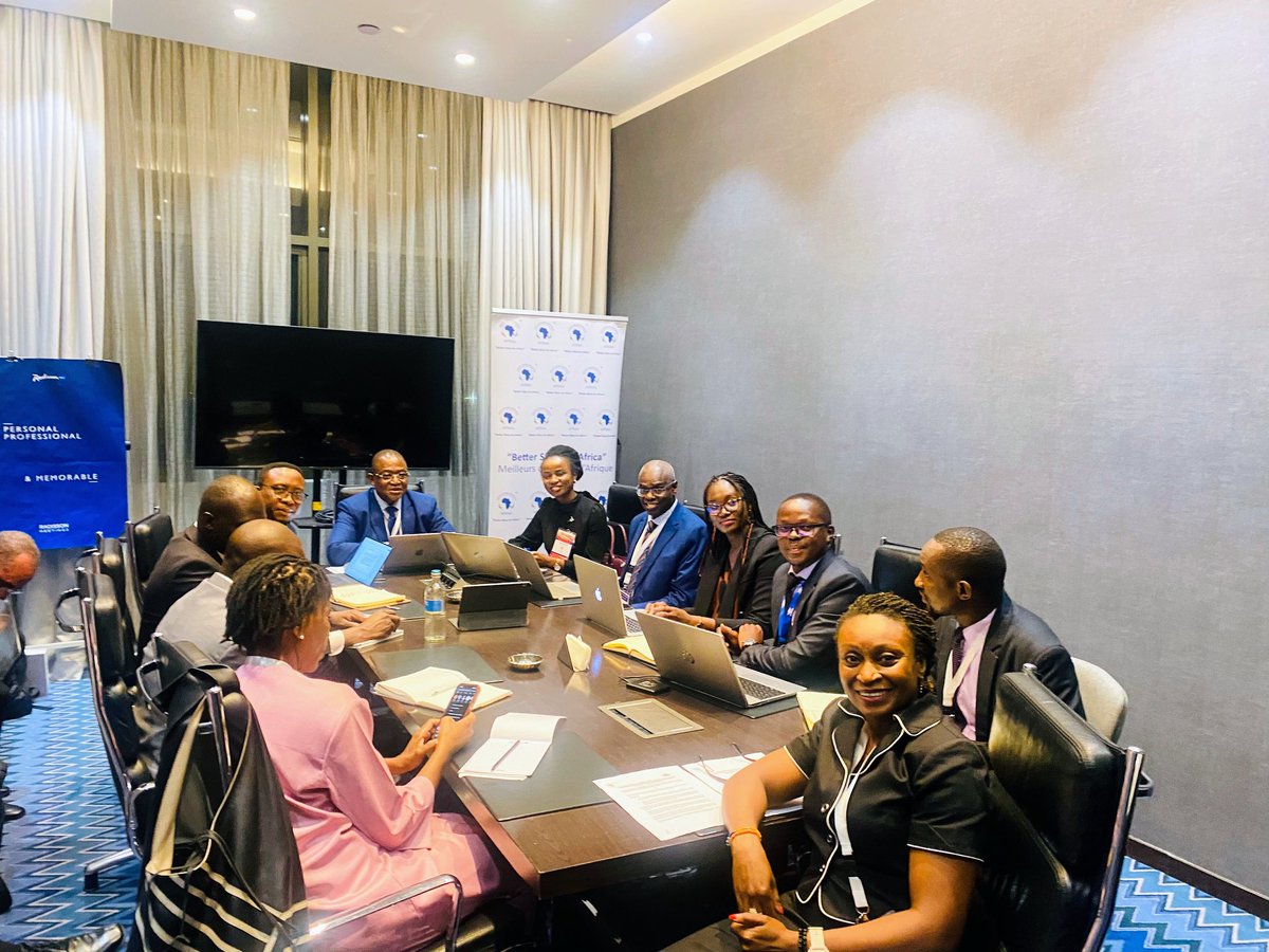 KahongeMaureen's tweet photo. @AfricanAirlines-@Afcac_Cafac leverage on inter-organisational synergies. Both teams had the opportunity to align during the #ICAO #afiweek on joint actions under the framework of the existing MoU between the two entities for the development of air transport.#BetterSkiesForAfrica https://t.co/yoq3ErGlKT