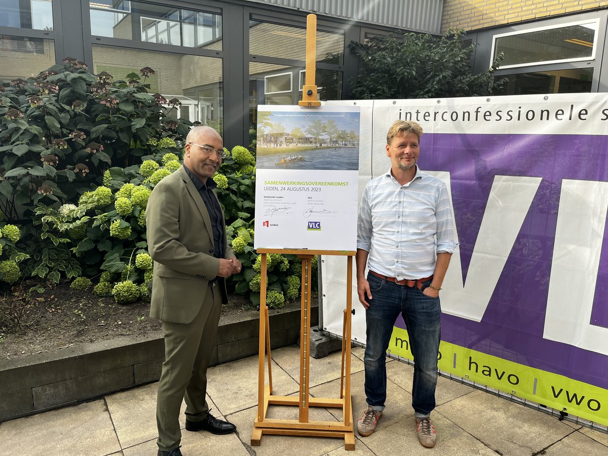 GemeenteLeiden's tweet photo. Vandaag hebben wethouder Abdelhaq Jermoumi en directeur Mathieu Arnouts van het Vlietlandcollege hun handtekeningen gezet onder een samenwerkingsovereenkomst voor de bouw van een nieuw schoolgebouw: deze komt aan de Johan Wagenaarlaan.🤝🎉 https://t.co/Z8d7uYlTbD