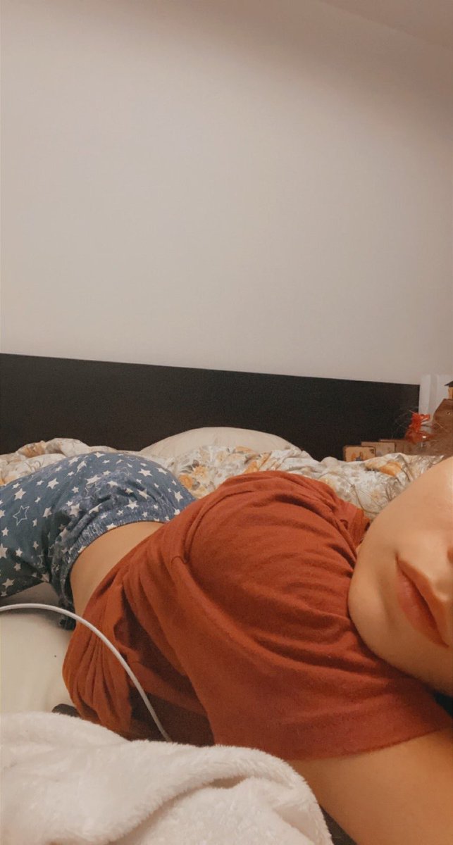 MarieWells83950's tweet photo. Who wants to be feed? Follow, like, RT and add me on Snapchat  i will send you my nudes   😇🥵 #milkers #bigtits #bigboobs #girlgamer #egirl #boobs #horny #nsfw https://t.co/707cGTE7hZ