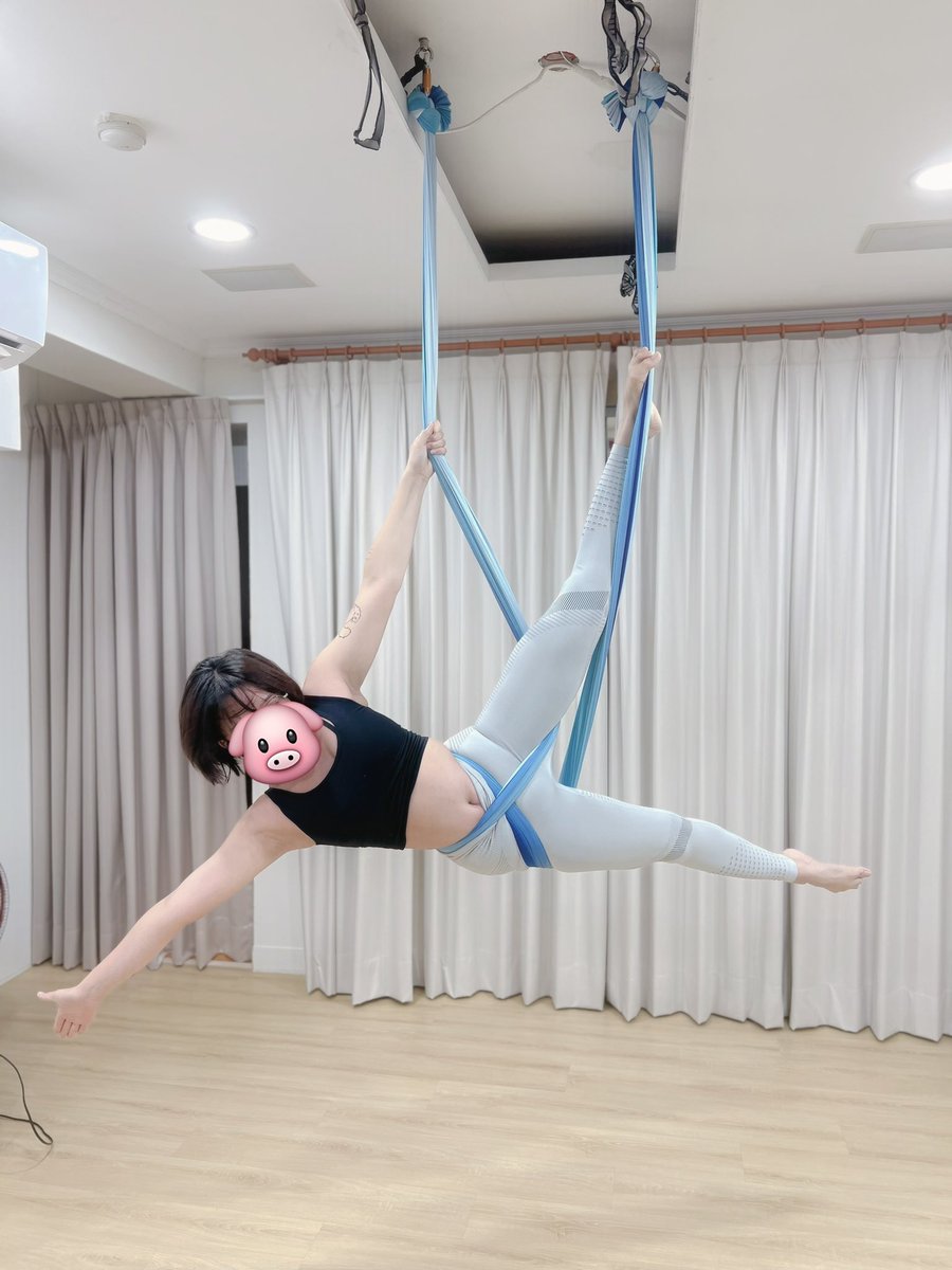 空中瑜伽1-4段 
我終於來到4ㄌ
希望今年以前可以完整整首！再拍給大家看😂 https://t.co/eccROzW84I