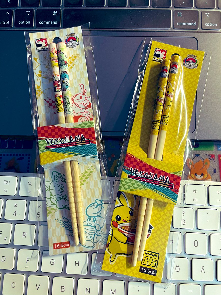 Hey you cheeky Ramen lovers!

If you missed these nice chopsticks in Yokohama, don't worry!
I'm giving away 2 Yokohama chopstick sets!
All you need to do is:

• Retweet ✅

2 random winners will be picked who will receive one pair.

Pickup *ONLY* at Barcelona SPE!
#Giveaway
