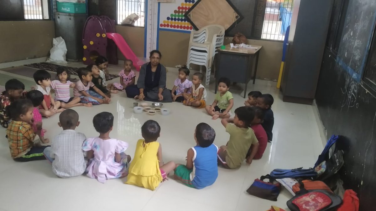 આજ રોજ તારીખ 24/08/23 ના રોજ ઘટક -2 કતારગામઝોનની આંગણવાડીમાં બાળકોને વિવિધ બીજ ઓળખના વિકાસ માટે બાળકો દ્વારા કિચન ગાર્ડન પ્રવૃત્તિ કરાવવામાં આવી અને  મેથી અને ધાણાના બીજનું રોપણ કરાવવામાં આવ્યું....