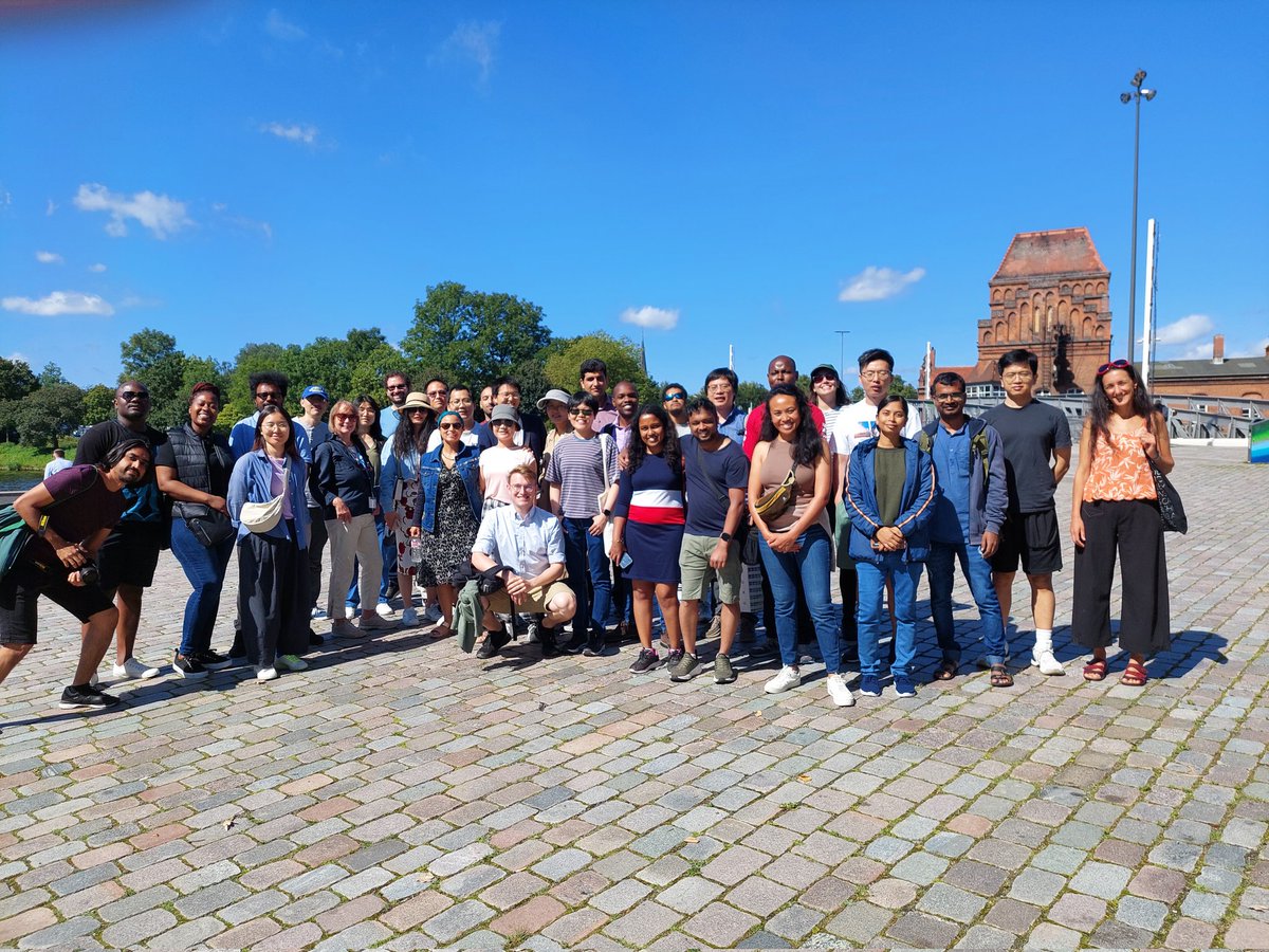 _renatacferrari's tweet photo. More #AvHstudytour! Lübeck tour, more Matjes Fischbrötchen which I love, concert in Berlin and photo with Humboldt statue, and visit to the Berliner Tafel with a reception by the founder Sabine Werth herself - the Tafel was one of my favorite so far! #Humboldtian https://t.co/DNFcdoLHBm