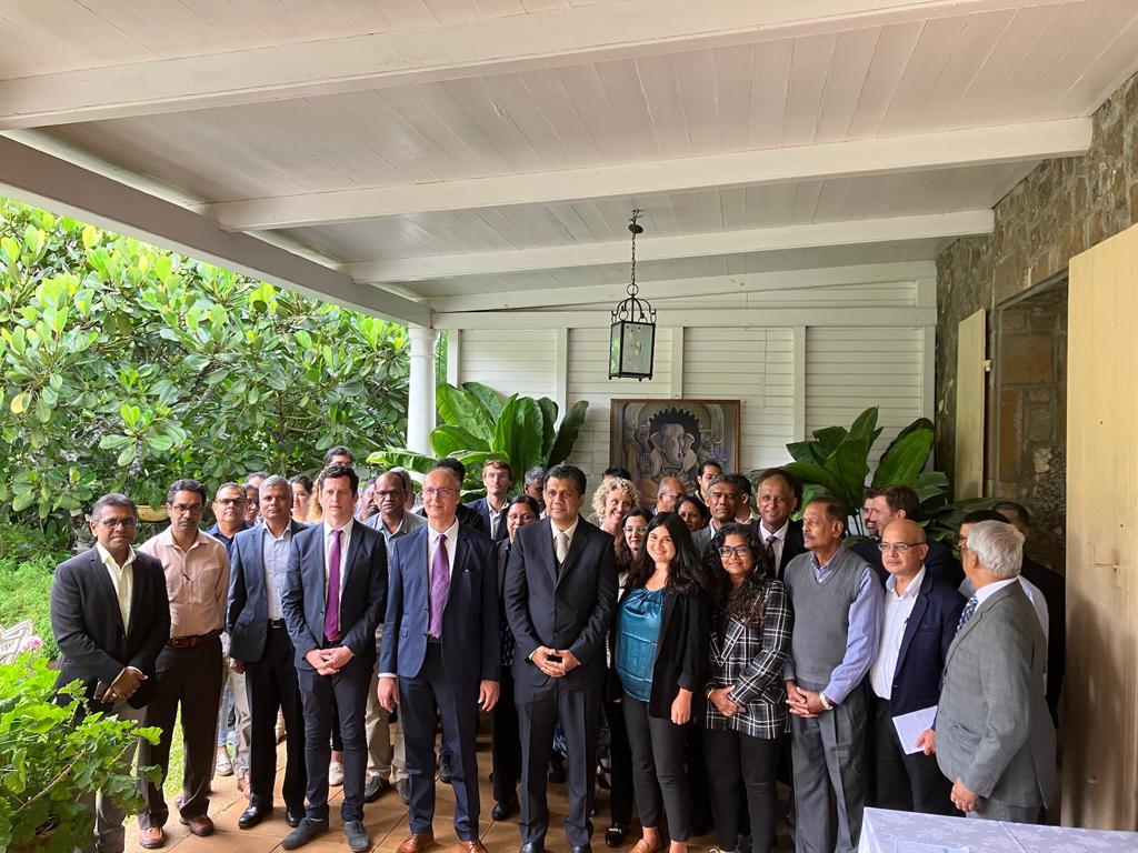 IBourkane's tweet photo. #Maurice 🇲🇺 #Changementclimatique
@AFD_France à l'écoute des partenaires mauriciens pour la phase 2 du programme #AdaptAction en présence de l'ambassadeur et du Ministre de l'environnement.
@BontemsFrederic @LaetitiaHabchi @MBordlaurans @cbuffet https://t.co/h09TsiIp1z