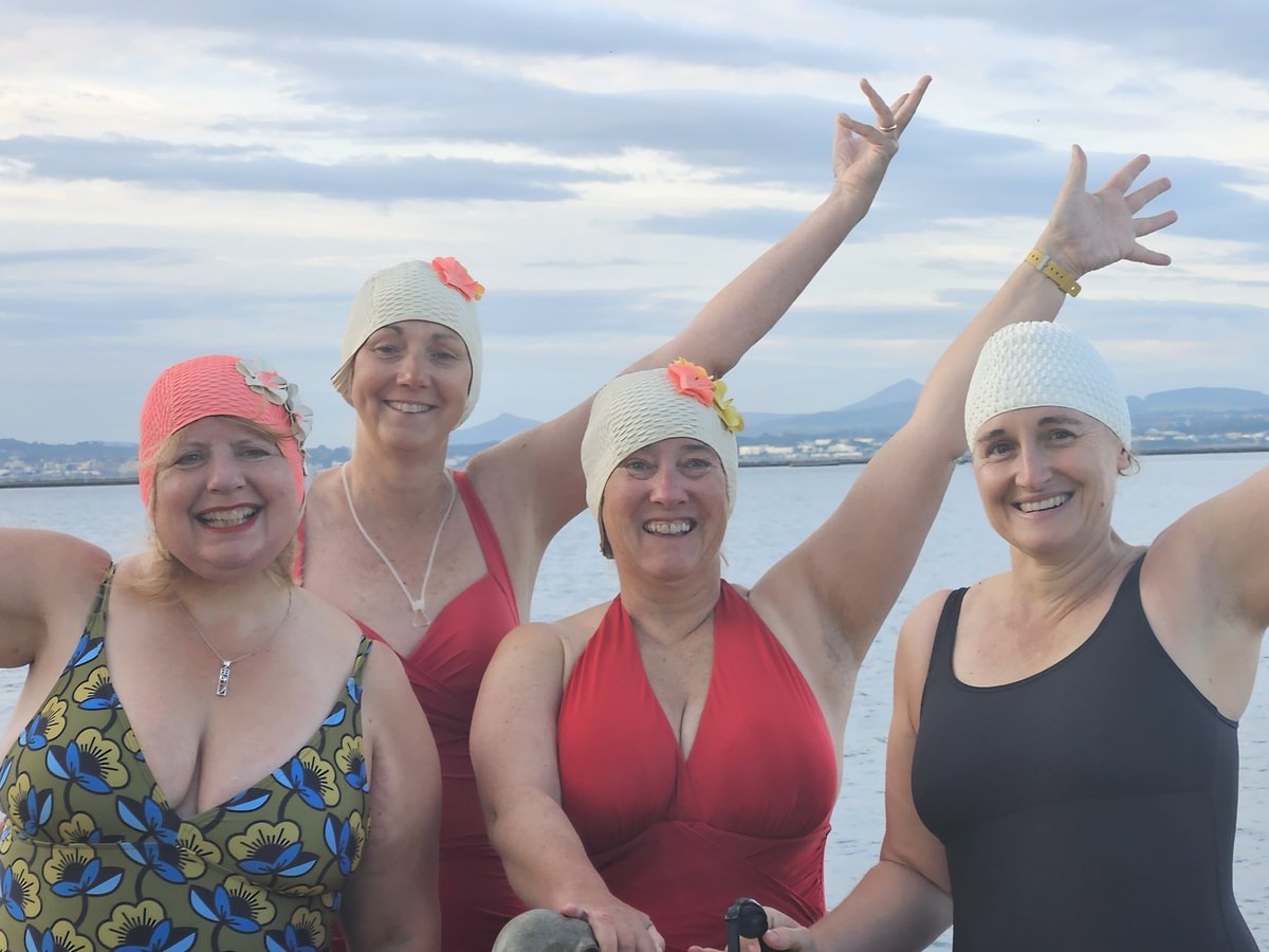donna_cooney1's tweet photo. A lovely early morning #SynchroSwim with a couple visitors from England Almost syncro open water meeting two of our Dublin Bay Syncrho swimmers and a few Dollymount dames to great the day. #BullIsland https://t.co/p8QqG6JS6N