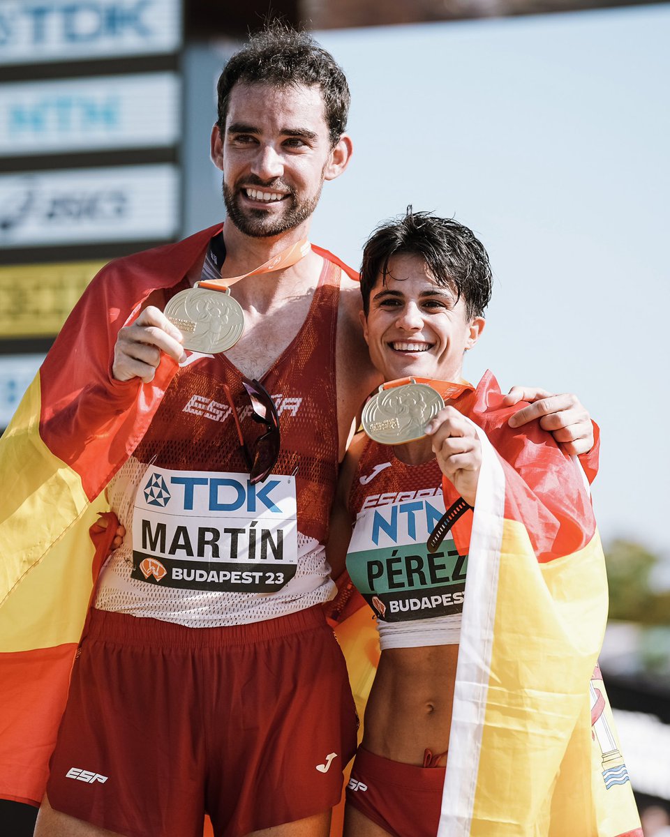 soycorredor_es's tweet photo. 👑🌍 LOS REYES DEL MUNDO

@garciaperezmari 🤜🏻🤛🏻 @Alvaroatletismo 

#CORREDOR\ #Budapest2023 

Fotos: @sportmedia_es https://t.co/7xwbMllvdz