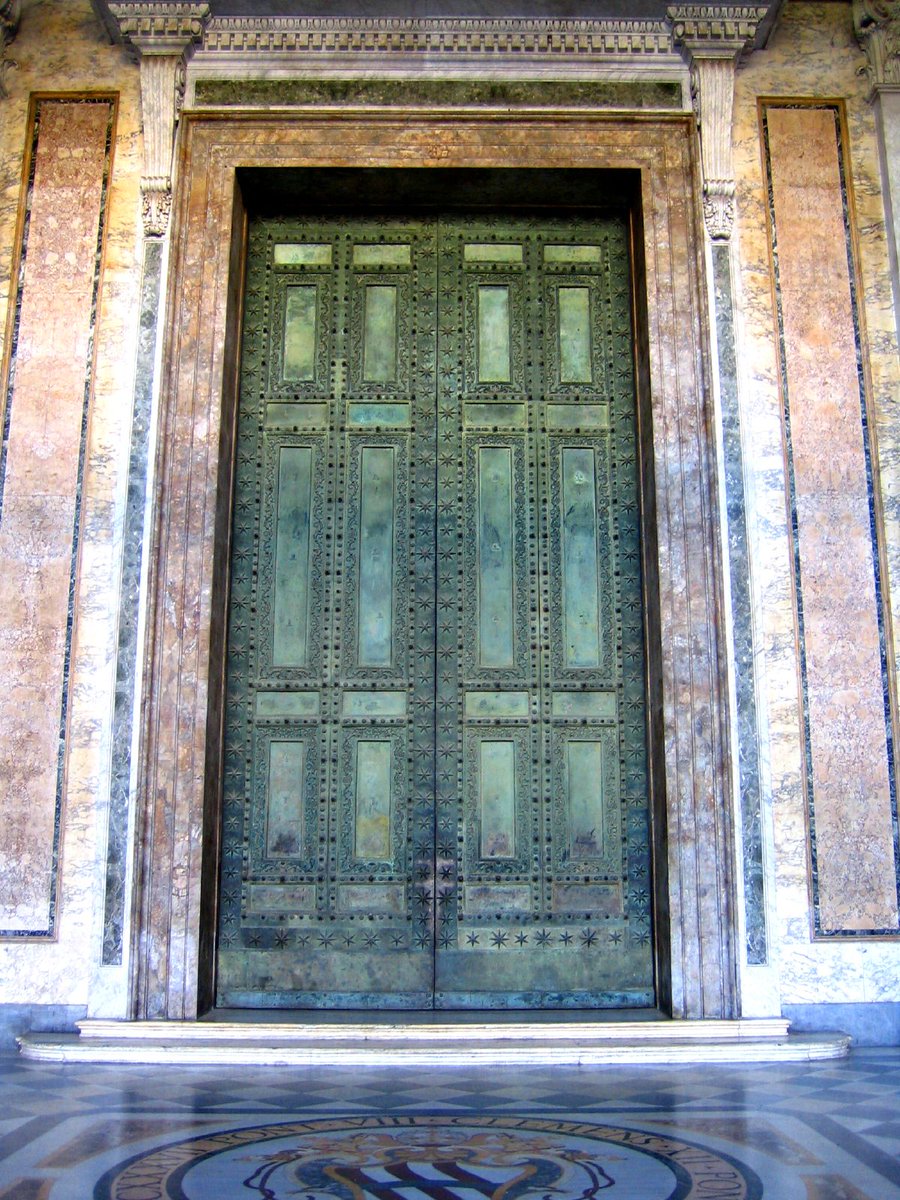 The oldest doors in Rome. Nearly 2,000 years old, these massive bronze doors once belonged to the Roman senate house during the reign of Domitian. Now part of the church of St John Lateran. 📷 Walks in Rome #History #Roman #Art #Archaeology #Rome