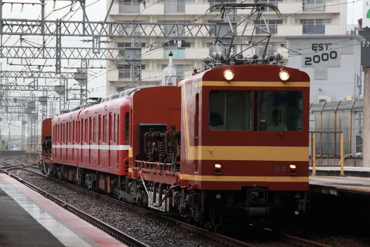 Yonntetsu_13's tweet photo. 2023/08/24(木)
本日はMF94-96+D04(養老鉄道)の塩浜入場の回送がありました。近鉄ではない白帯に赤の車両がよく目立ちました。
#モト94 #MF94 #養老鉄道 #D04 https://t.co/aSe7RjUjct