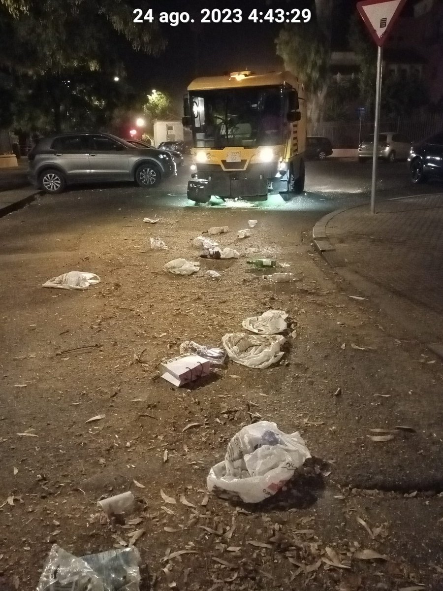 ppepelusev's tweet photo. Hoy zafarrancho en #Porvenir y #Borbolla . Seguimos limpiando a fondo , cumpliendo compromiso de @jlsanzalcalde para tener nuestros barrios como se merecen . Gracias a @LipasamSevilla
@aracelicap @luisgargarcia @eveliarincon @Ayto_Sevilla @ricardovillenam @jlsanzalcalde https://t.co/VIitH7RVEA